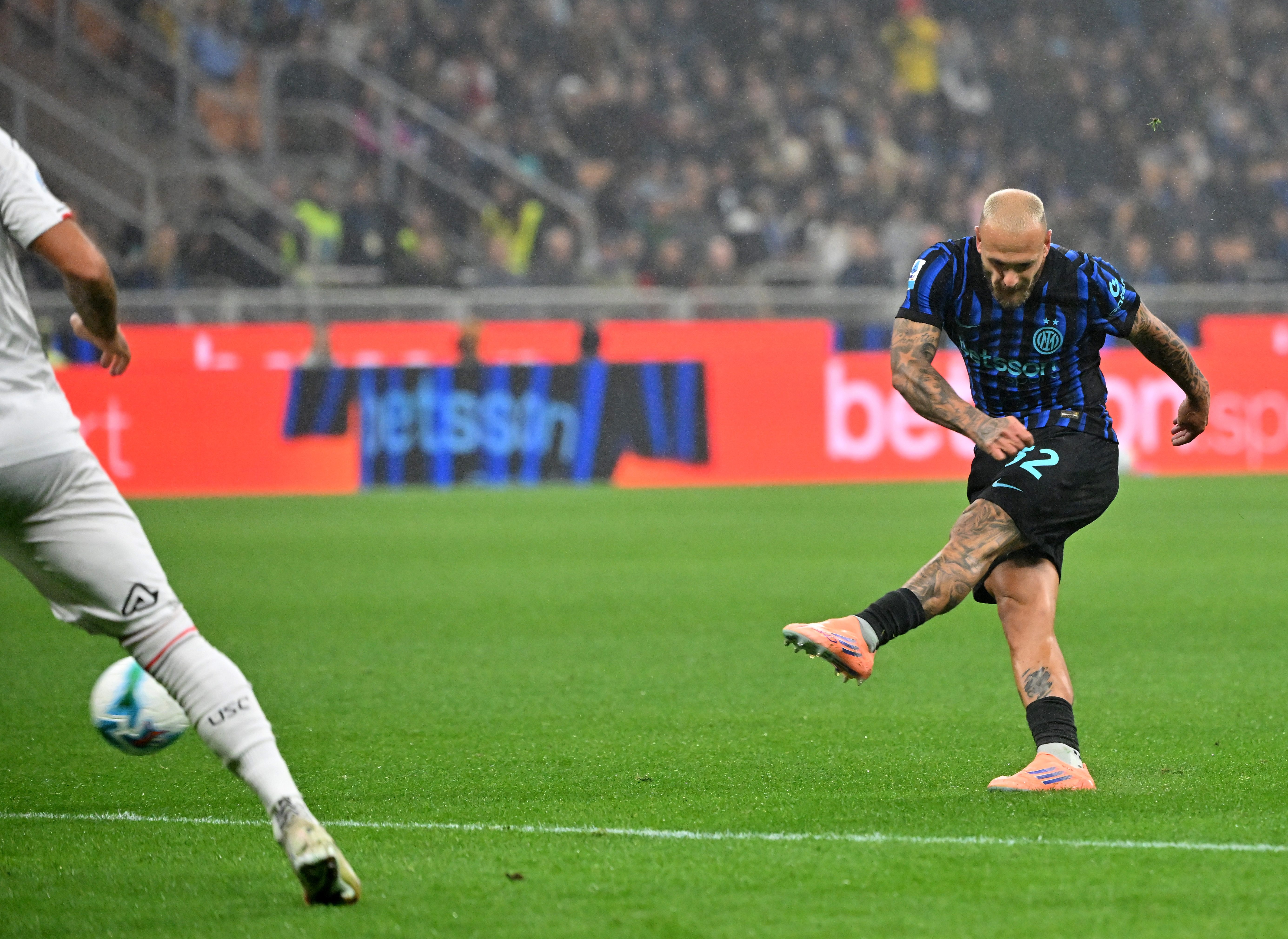 体育赛事-AC米兰发布备战花絮；窗口期强势反弹；NBA总决赛任务艰巨；控场能力受关注(ac米兰最新动态)